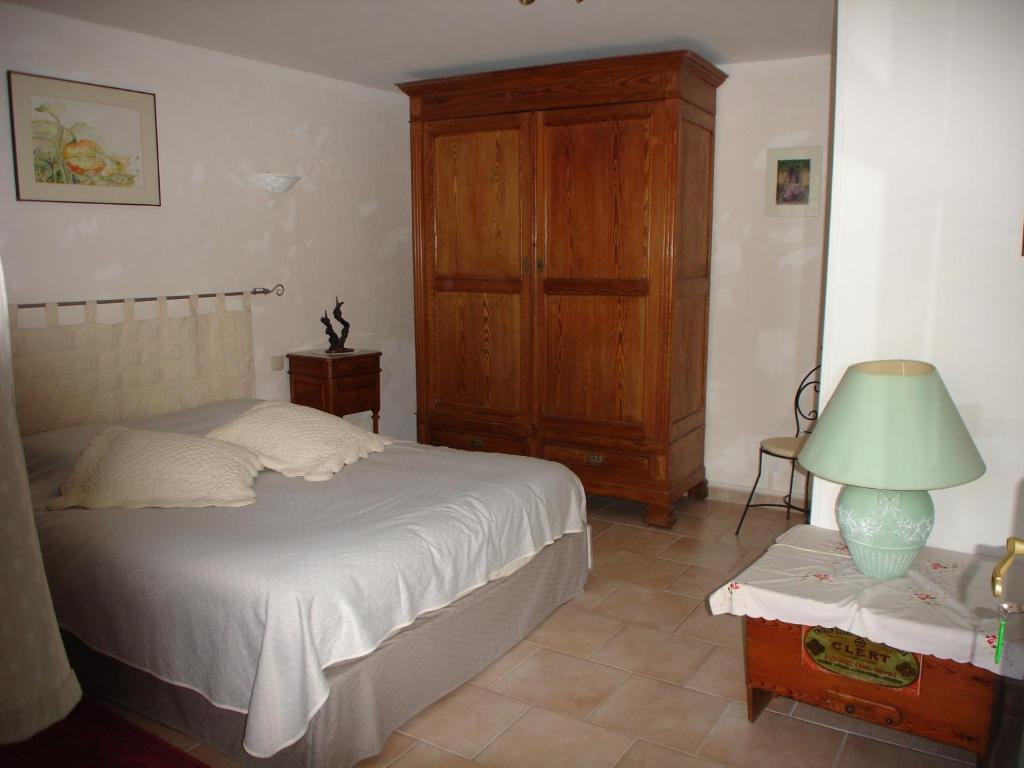 Domaine De La Grange Neuve Hotel La Roque-sur-Pernes Room photo